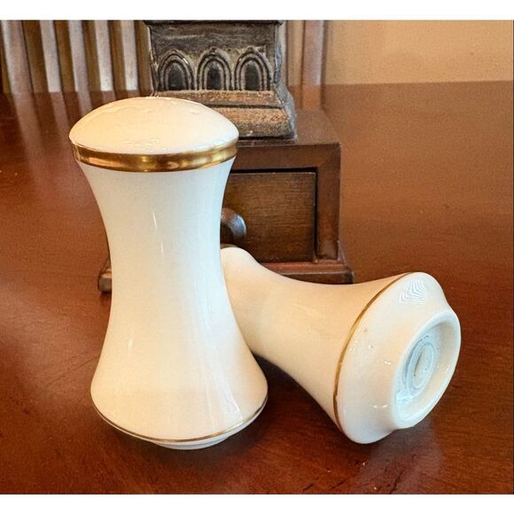 LENOX -  Eternal Collection Vintage (60s) Porcelain Salt & Pepper Shakers/3.75" - Picture 2 of 16